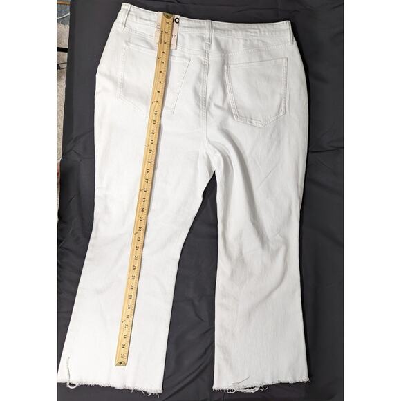 NWT High Rise Kick Flare Crop Jeans Juniors 17 White Distressed Button Fly - Picture 6 of 6